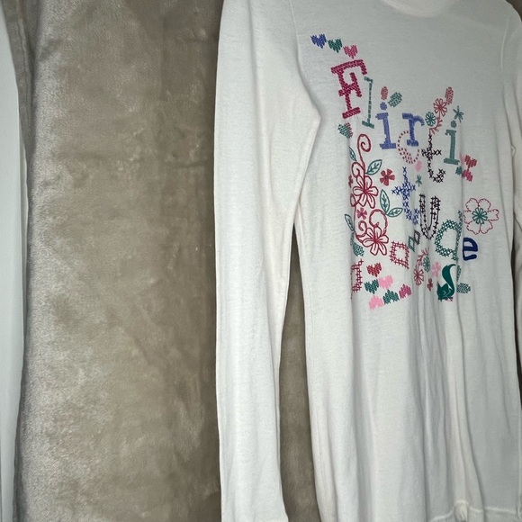 FLIRTITUDE LONG-SLEEVE TOP - Picture 5 of 10